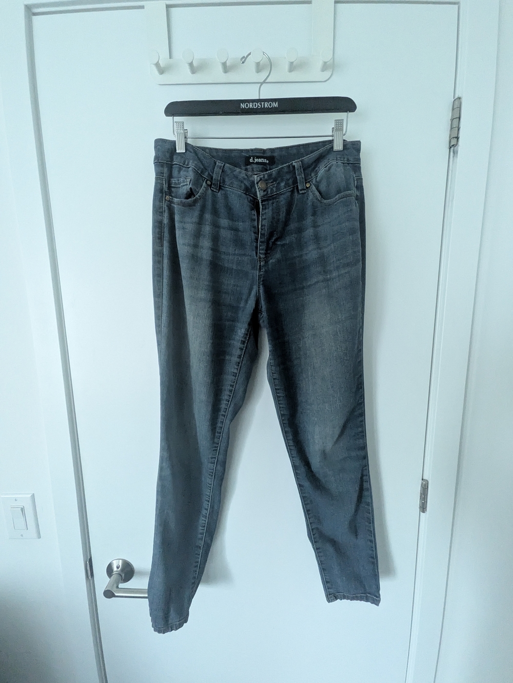 d. jeans Women's Gray Straight-Leg Stretch Jeans